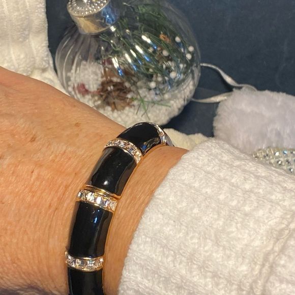 🔥 HOT ♥️ NEW BOMBSHELL BRACELET STRETCH BLACK GOLD BANGLE SPARKLING STATEMENT - Picture 4 of 10